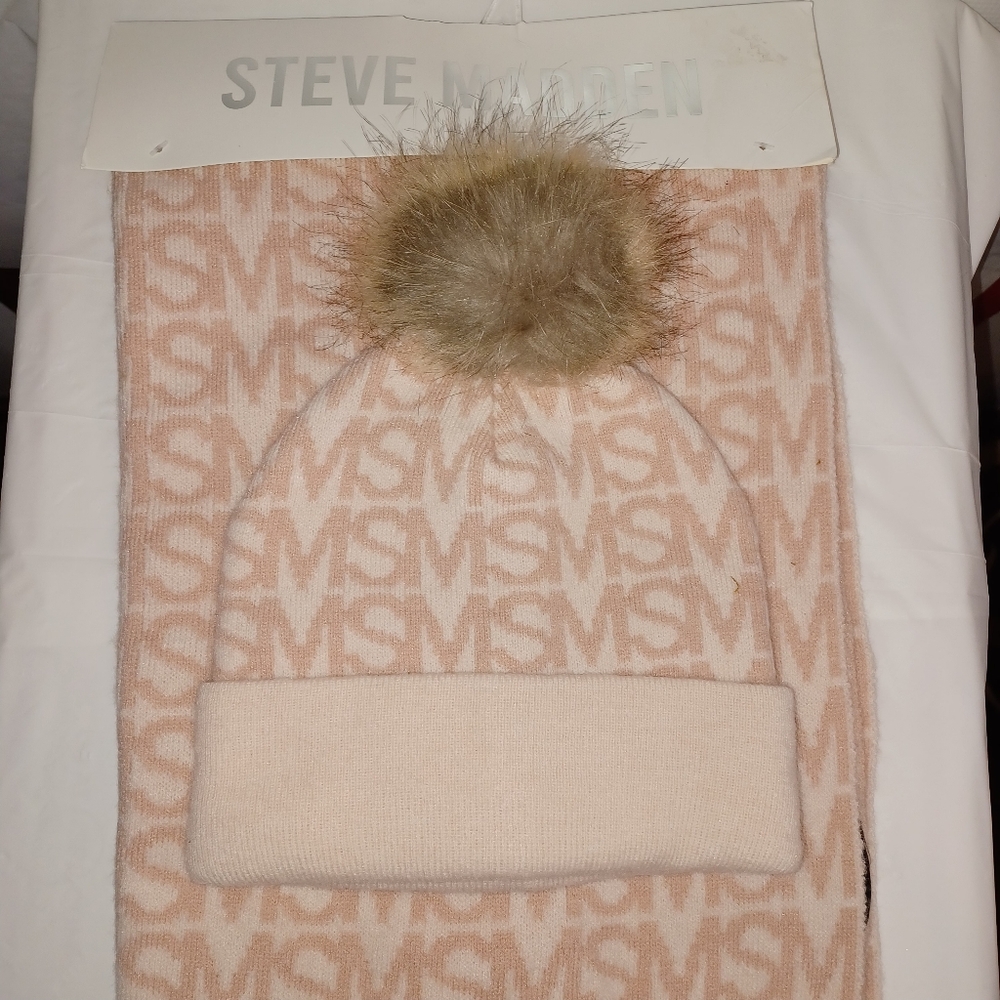 Steve Madden Blush Knit Beanie And Scarf Set View 3